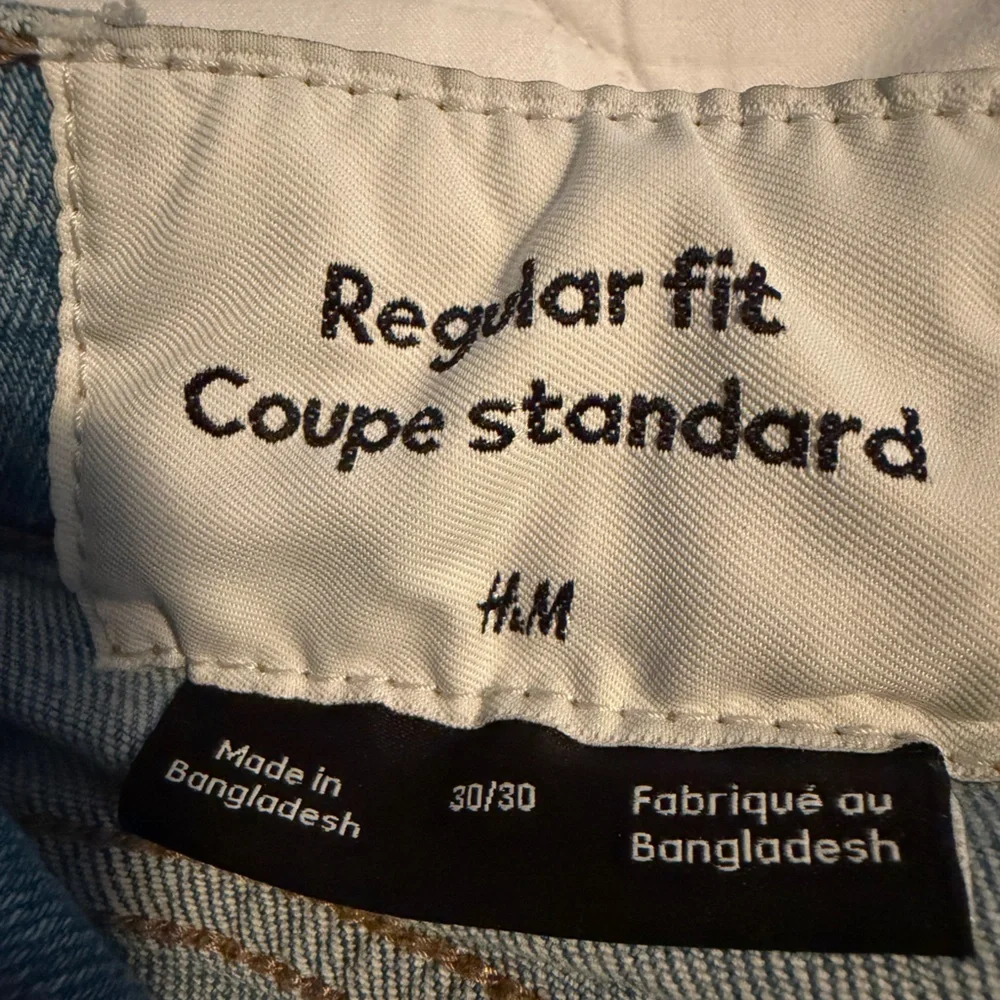 H&M light wash regular fit jeans. Size 30 x30. GUC